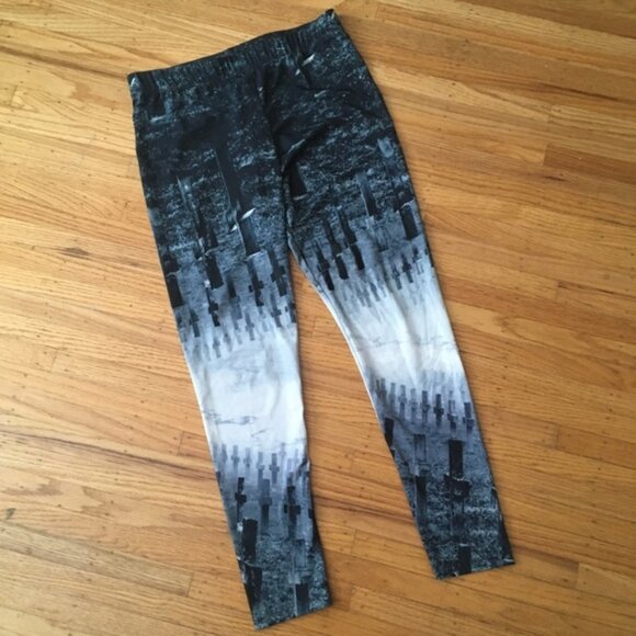 like new Widow by Lip Service graphic legging M read! - Picture 1 of 2